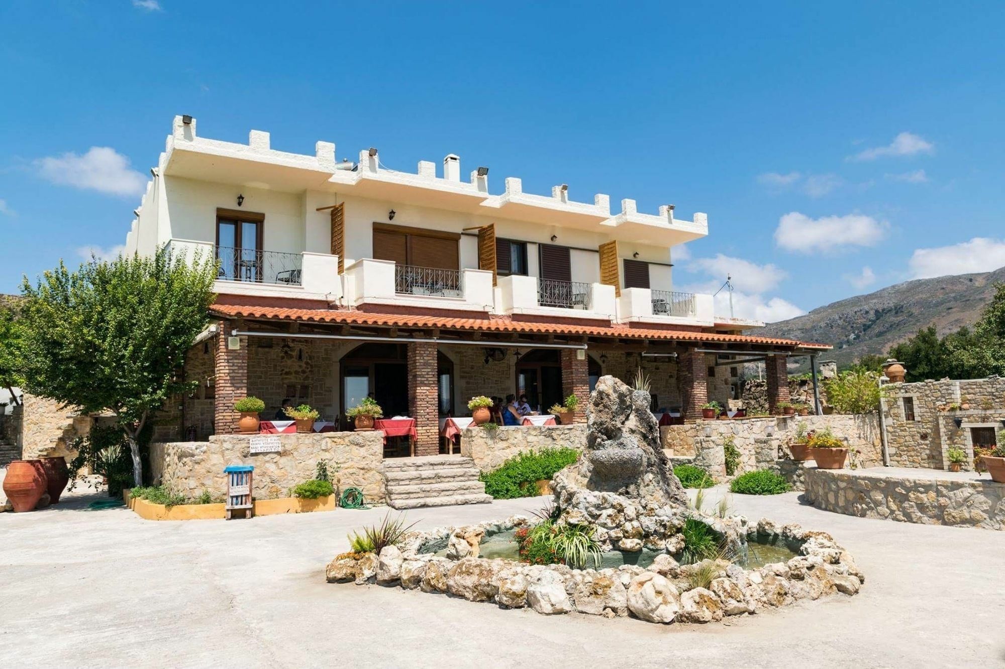 Aravanes Thronos Exterior photo